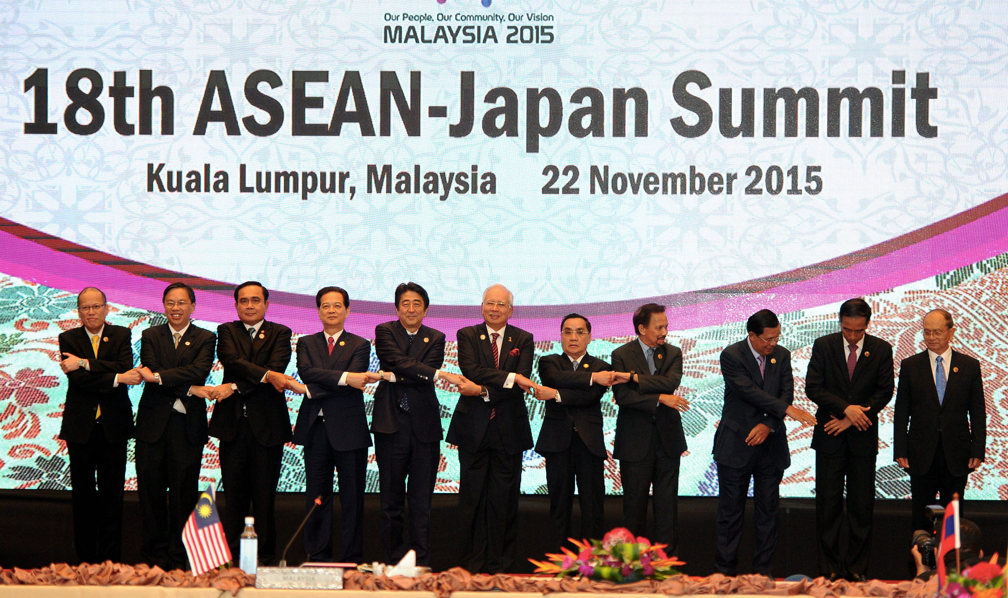 Chairman's Statement of The 18TH ASEANJapan Summit ASEAN ONE