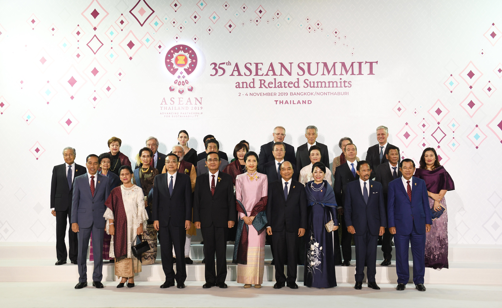 35th ASEAN Summit_Leaders Family Photo - ASEAN Main Portal