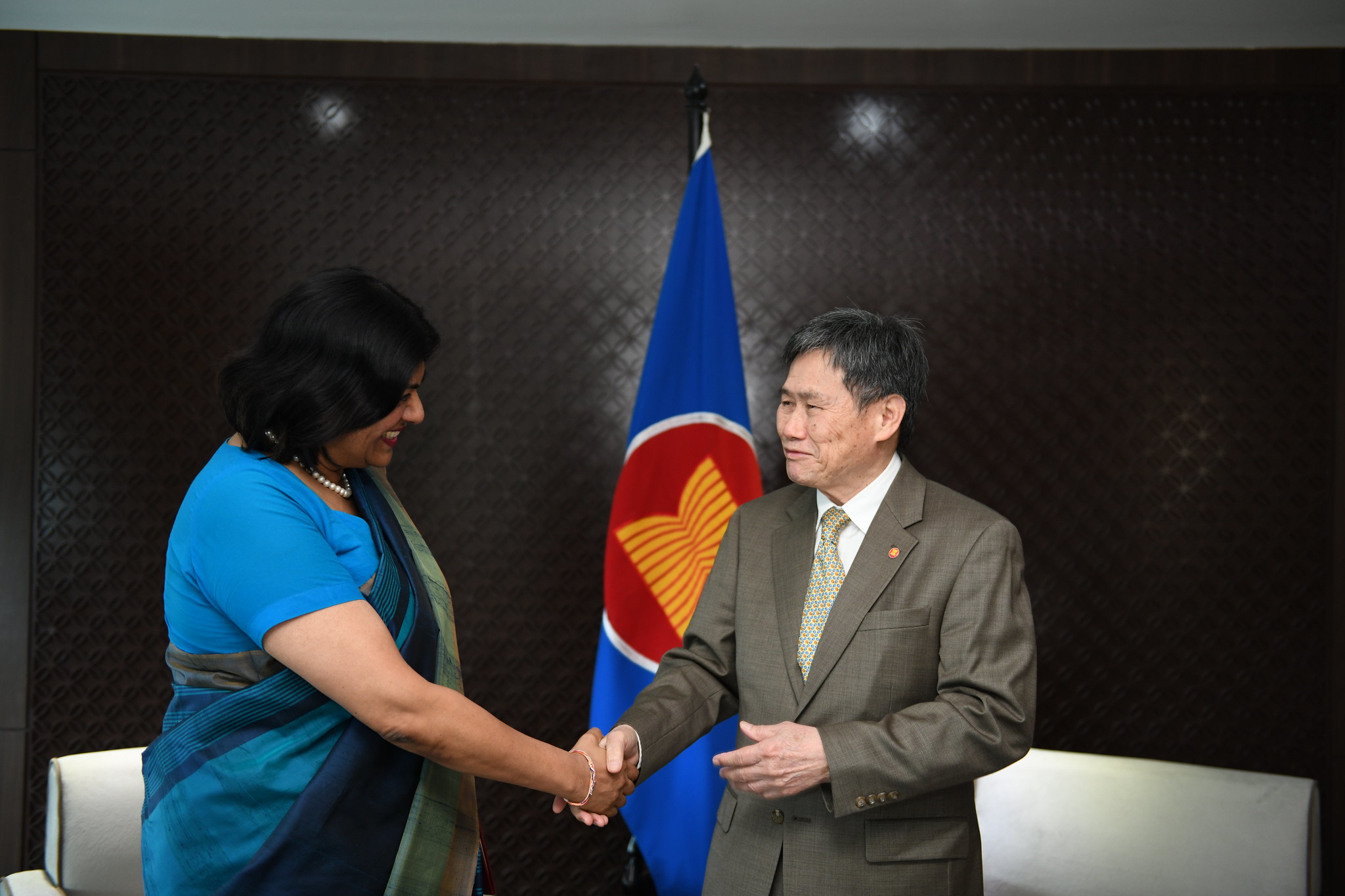 Presentation of LOC by Ambassador of Sri Lanka, H.E. Yasoja Gunasekera ...