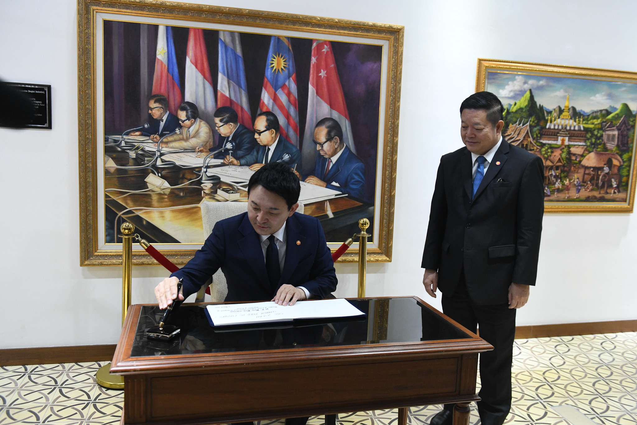 ROK Minister Of Land, Infrastructure, And Transport Meets Secretary ...