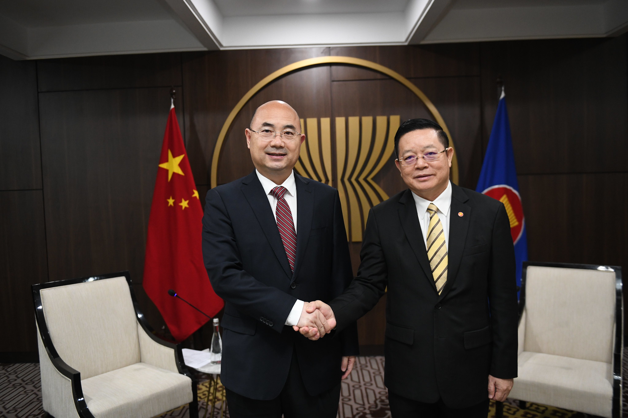 Secretary-General of ASEAN receives Member of Standing Committee ...