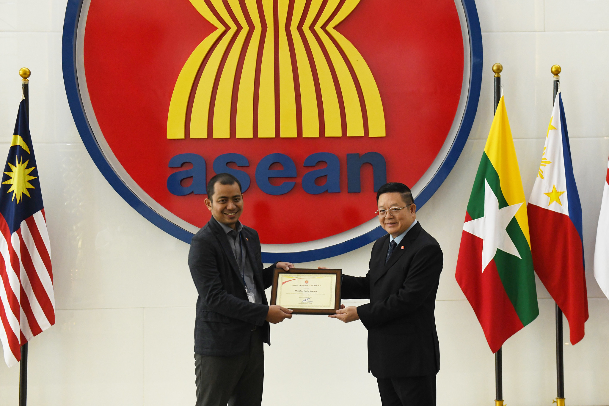 Secretary-General Of ASEAN Presents ‘Staff Of The Month Award’ To ...