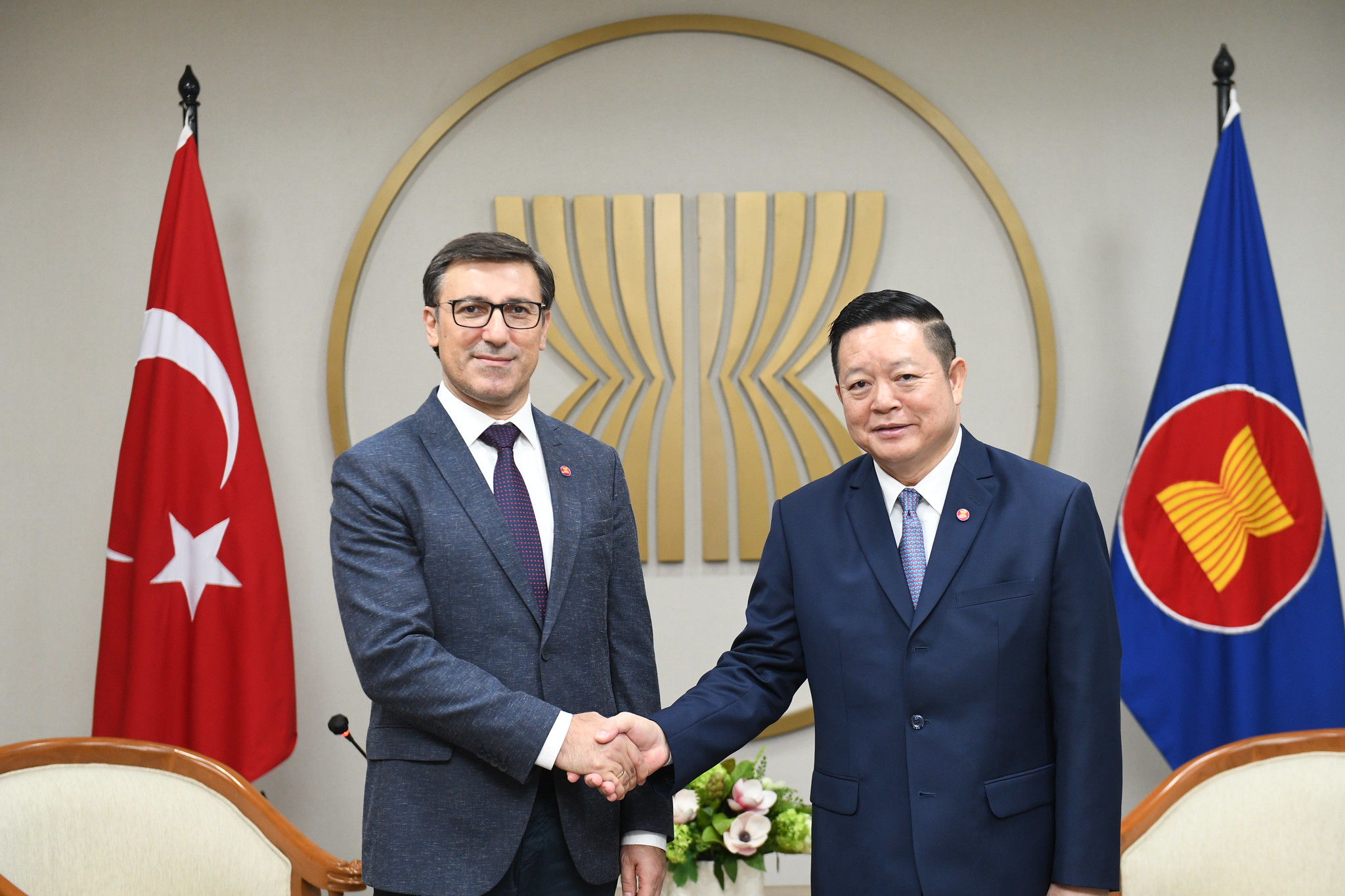 Newly-appointed Ambassador of Türkiye to ASEAN presents credentials to ...