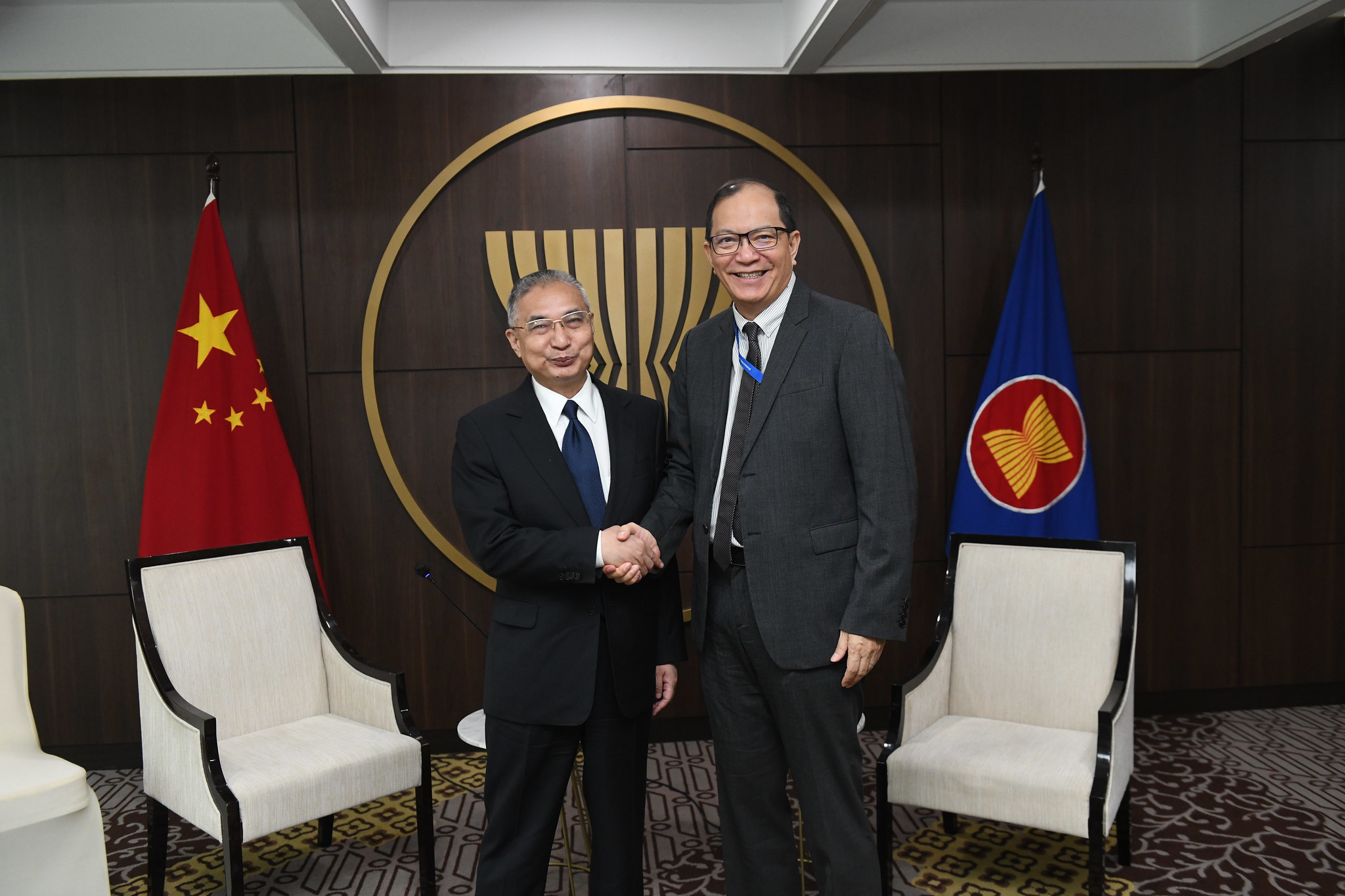 Deputy Secretary-General of ASEAN meets with Vice President of ...