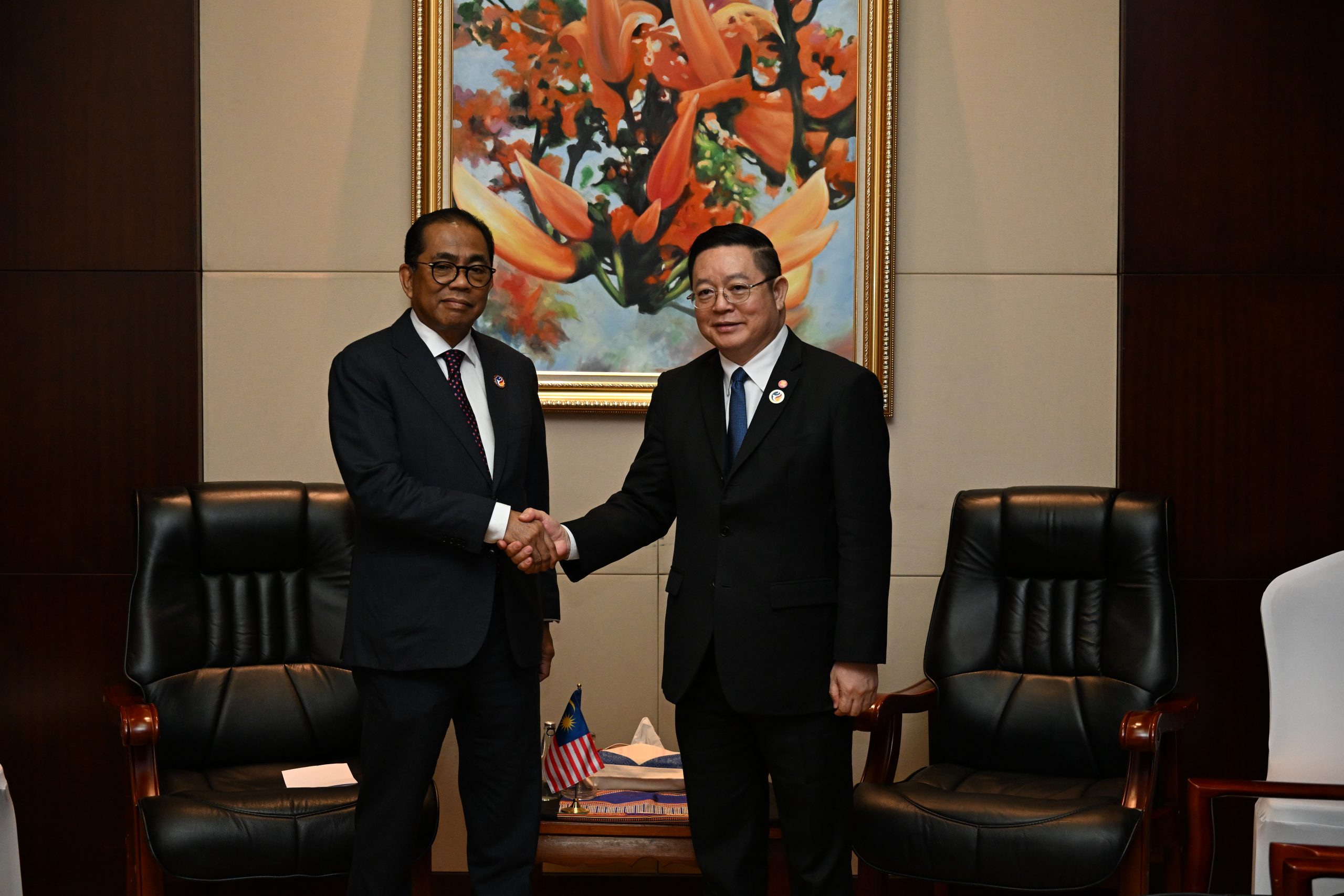 Secretary-General of ASEAN meets with the Minister of Defence of ...