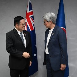 Secretary-General of ASEAN meets with Minister for Foreign Affairs of Australia in Manila