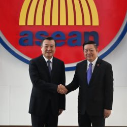 Secretary-General of ASEAN meets with Minister of Housing and Urban-Rural Development of China