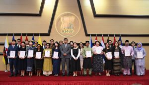 Deputy Secretary-General of ASEAN for Community and Corporate Affairs attends the Closing Ceremony of the 5th ASEAN Junior Fellowship Programme
