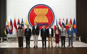 Secretary-General of ASEAN meets with Chairman of the Singapore Business Federation