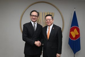 Secretary-General of ASEAN meets with Former Foreign Minister of Indonesia and convenor of the Amity Circle
